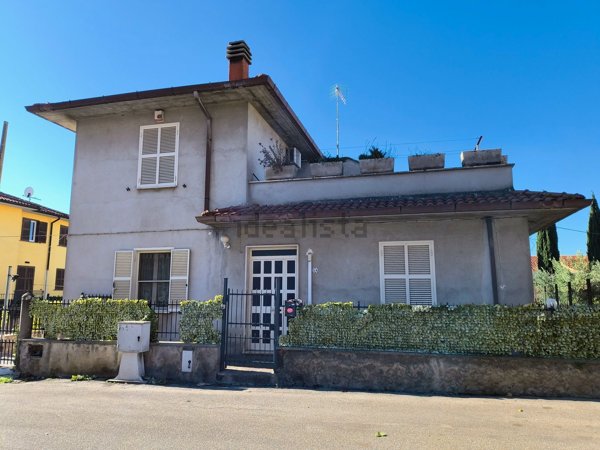 casa indipendente in vendita a Tuscania