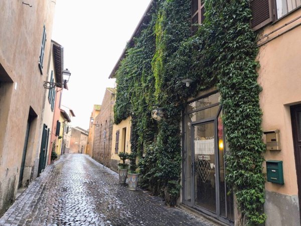 esavano in vendita a Tuscania