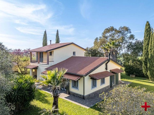casa indipendente in vendita a Tuscania