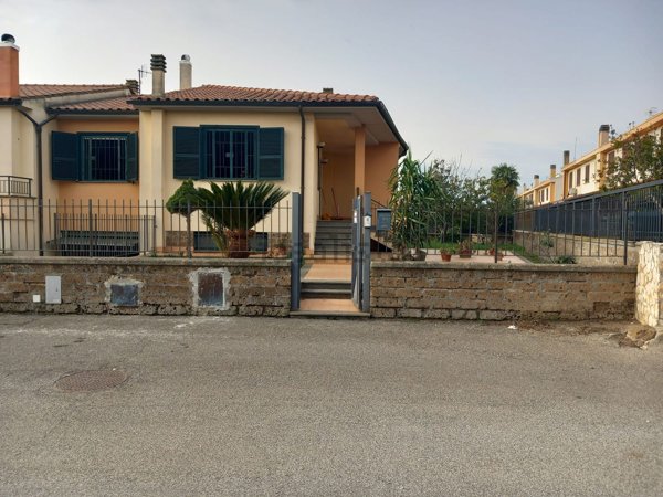 casa indipendente in vendita a Tuscania