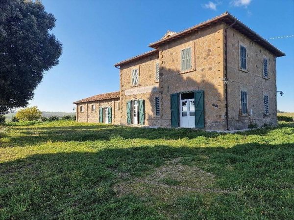 casa indipendente in vendita a Tuscania