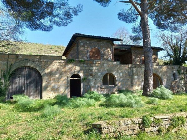 casa indipendente in vendita a Tuscania