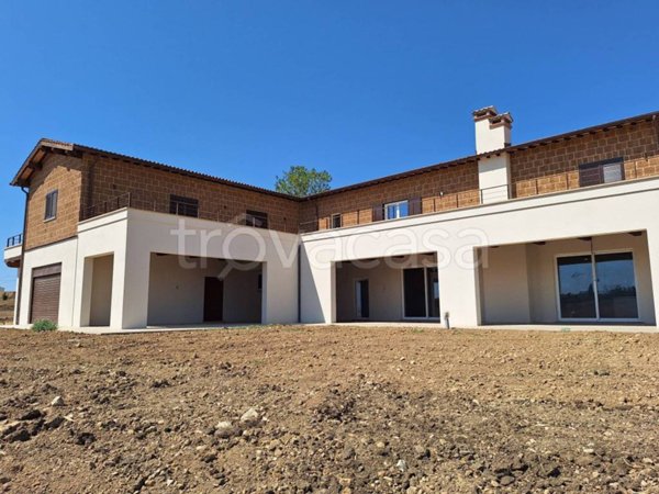 casa indipendente in vendita a Tuscania