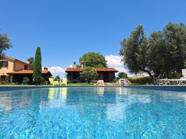 casa indipendente in vendita a Tuscania