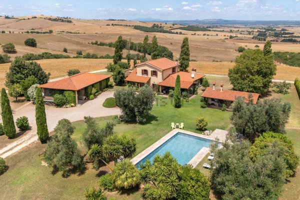 casa indipendente in vendita a Tuscania