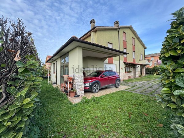 casa indipendente in vendita a Tuscania