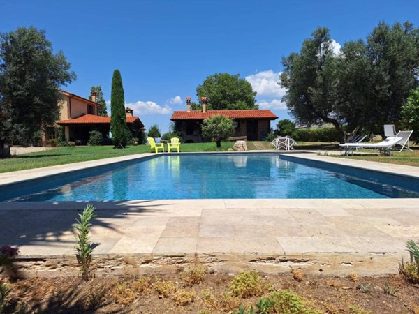 casa indipendente in vendita a Tuscania