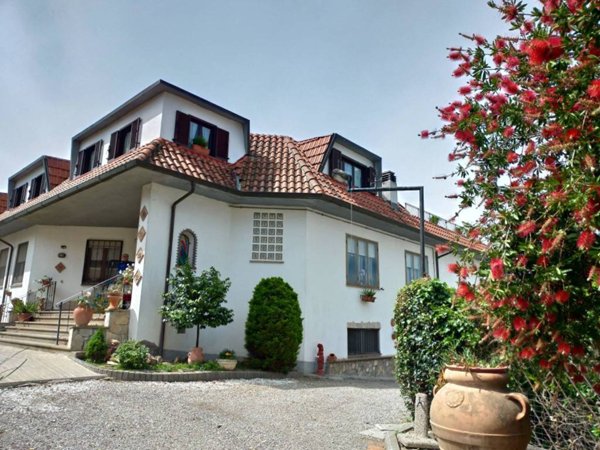 casa indipendente in vendita a Tuscania