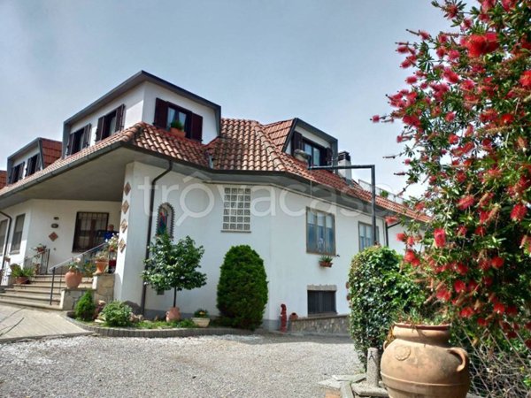 casa indipendente in vendita a Tuscania