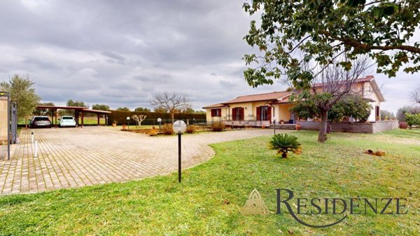 casa indipendente in vendita a Tuscania