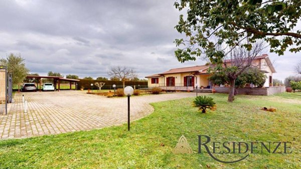 casa indipendente in vendita a Tuscania