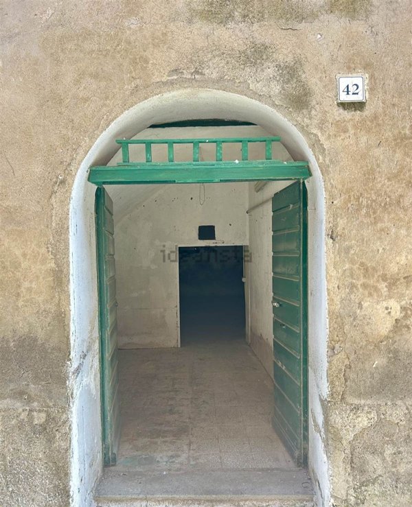 locale di sgombero in vendita a Tuscania