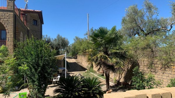 casa indipendente in vendita a Tuscania