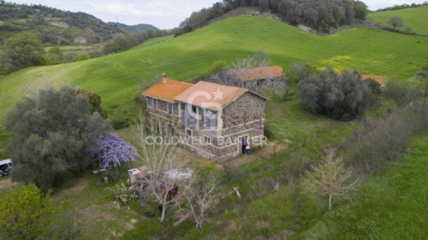 casa indipendente in vendita a Tuscania