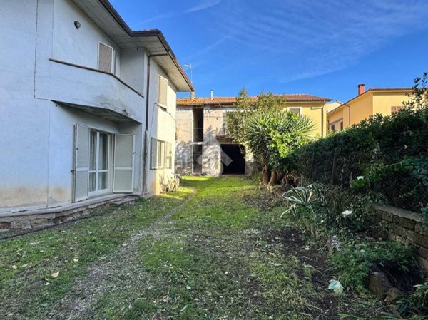 pentavano in vendita a Tuscania