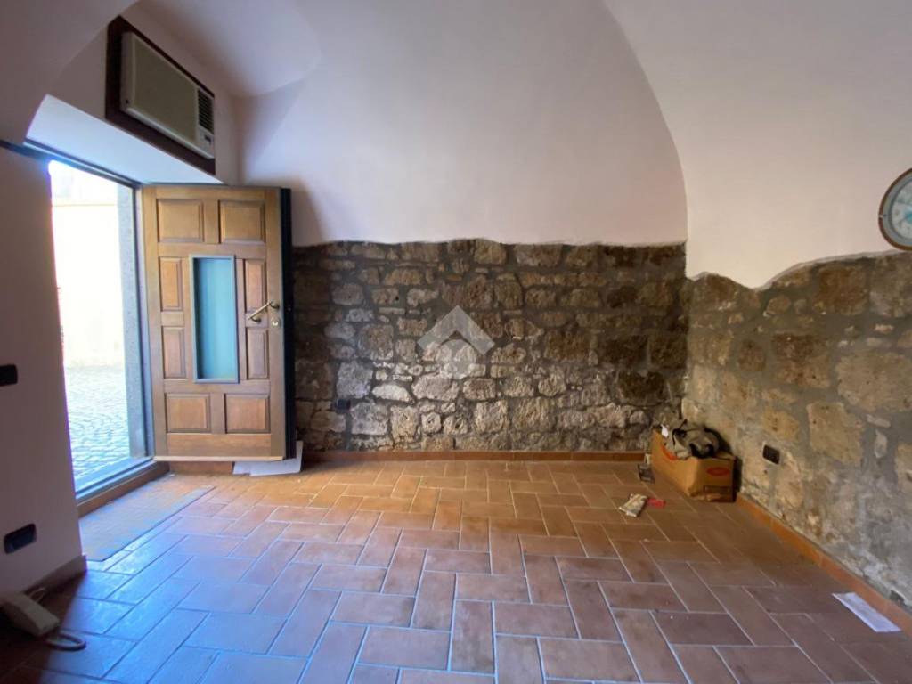 locale di sgombero in vendita a Tuscania