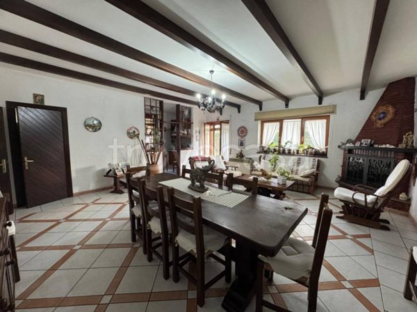 casa indipendente in vendita a Tuscania