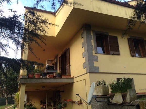 casa indipendente in vendita a Tuscania