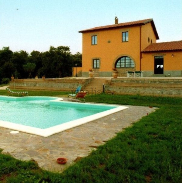 casa indipendente in vendita a Tuscania