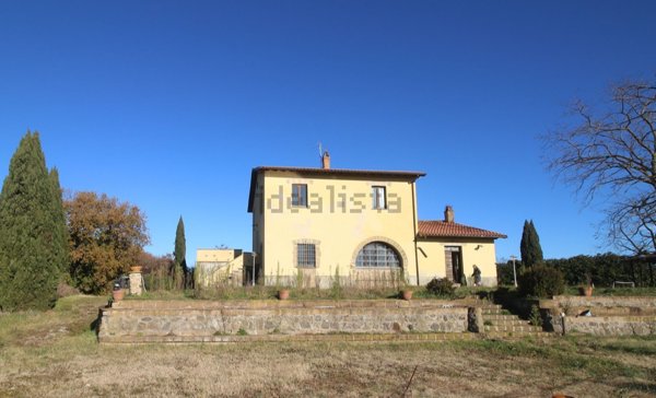 casa indipendente in vendita a Tuscania