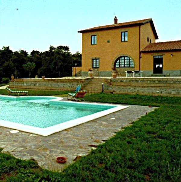 casa indipendente in vendita a Tuscania