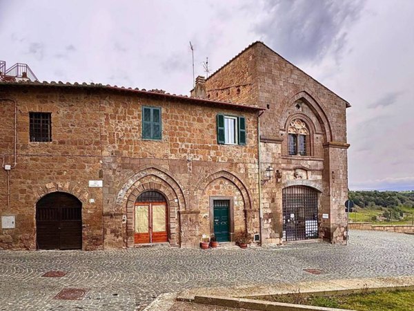 locale di sgombero in vendita a Tuscania