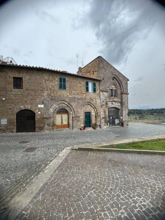 locale di sgombero in vendita a Tuscania