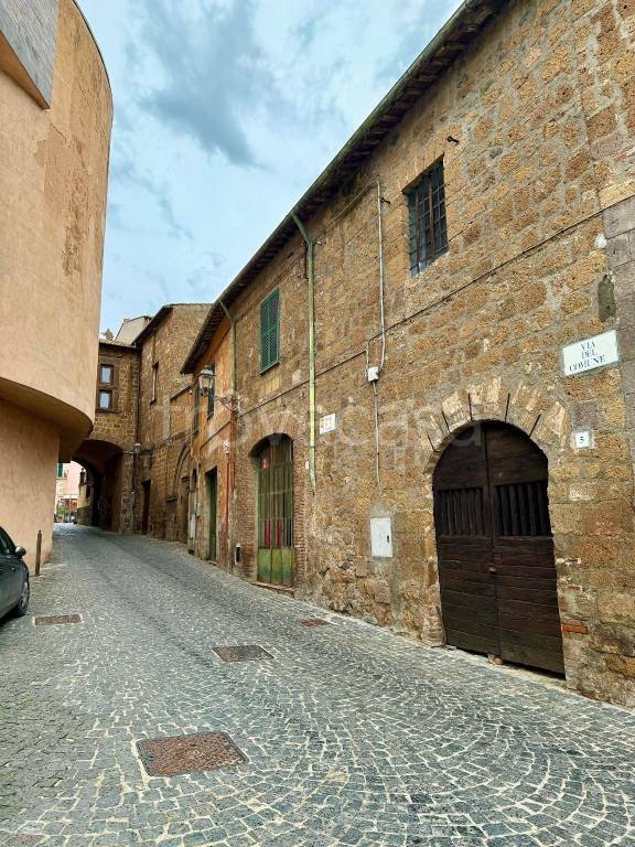 locale di sgombero in vendita a Tuscania