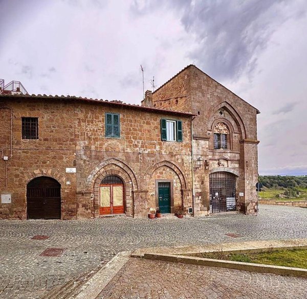 locale di sgombero in vendita a Tuscania