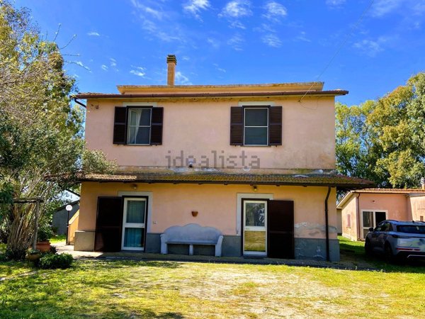 casa indipendente in vendita a Tuscania