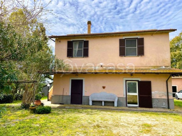casa indipendente in vendita a Tuscania