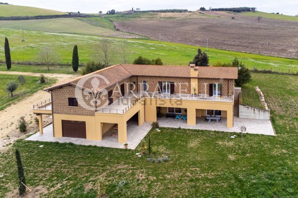 casale in vendita a Tuscania