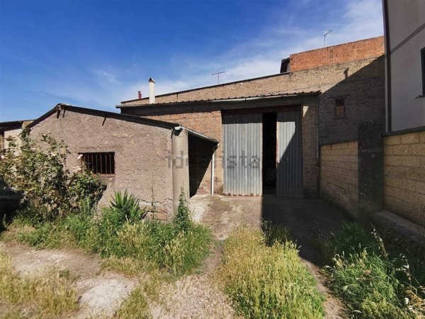 locale commerciale in vendita a Tuscania