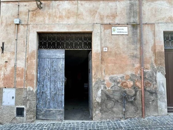locale commerciale in vendita a Tuscania