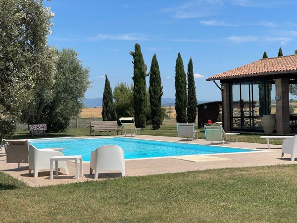 casa indipendente in vendita a Tuscania