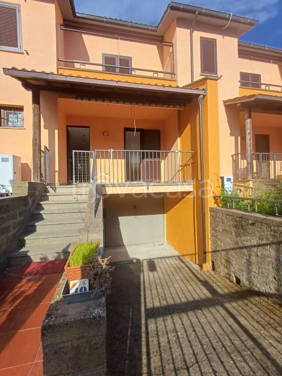 casa indipendente in vendita a Tuscania