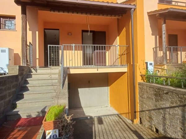 casa indipendente in vendita a Tuscania