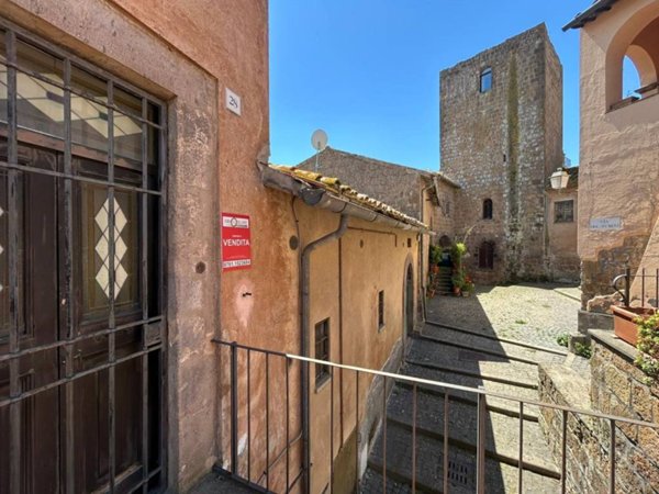 casa indipendente in vendita a Tuscania