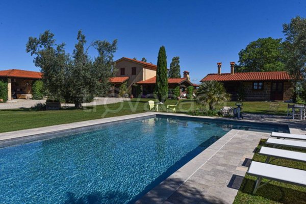 casa indipendente in vendita a Tuscania
