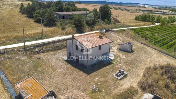 casa indipendente in vendita a Tuscania