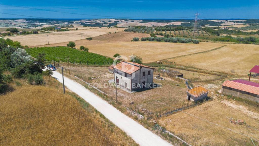 casa indipendente in vendita a Tuscania