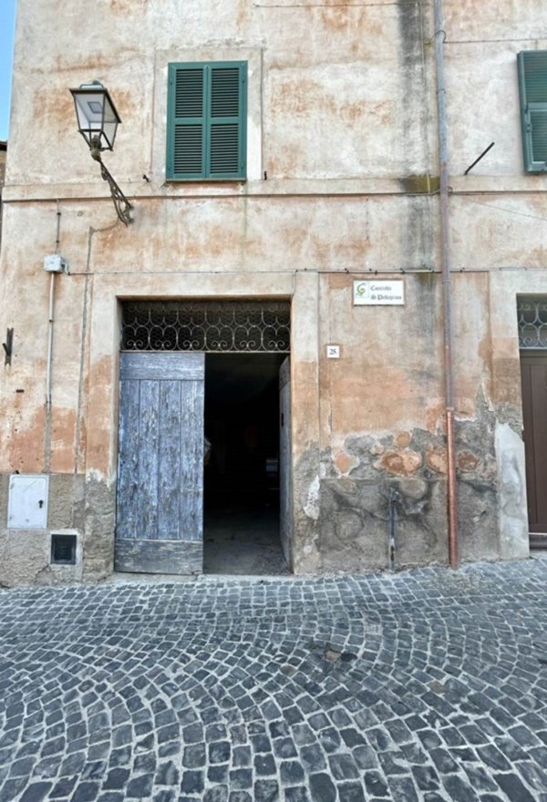 locale commerciale in vendita a Tuscania