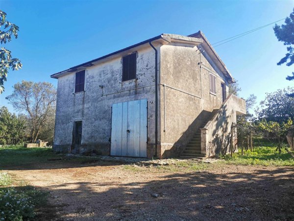 casa indipendente in vendita a Tuscania