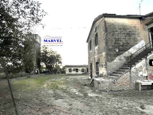 casa indipendente in vendita a Tuscania