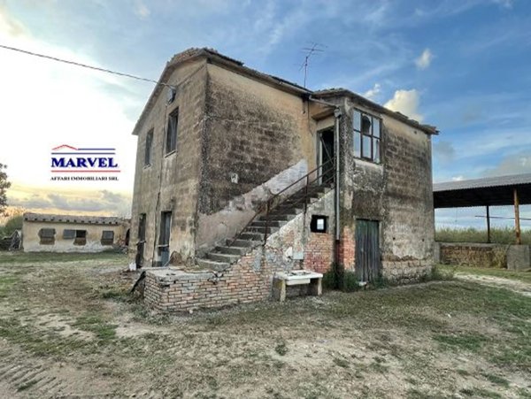 casa indipendente in vendita a Tuscania