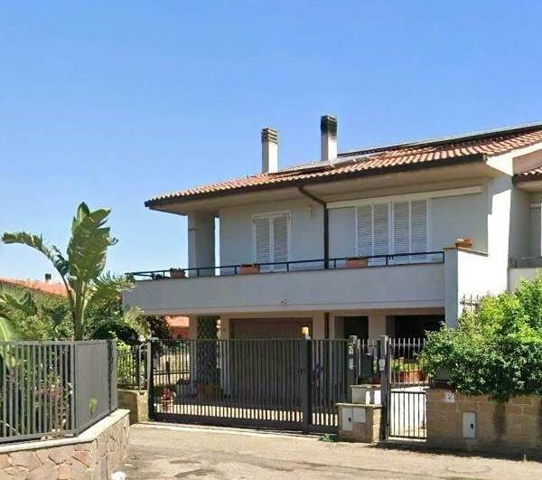 casa indipendente in vendita a Tuscania