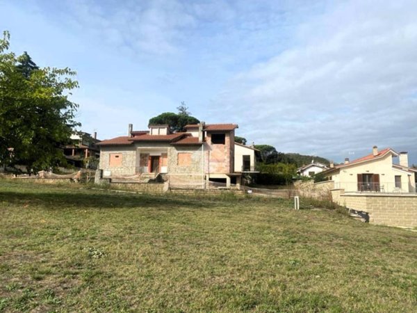 casa indipendente in vendita a Valentano