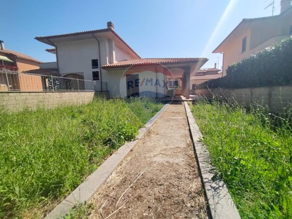 casa indipendente in vendita a Valentano