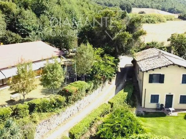 casale in vendita a Valentano