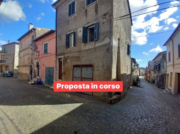 casa indipendente in vendita a Valentano